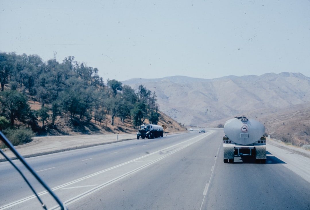 18 wheeler roadside assistance